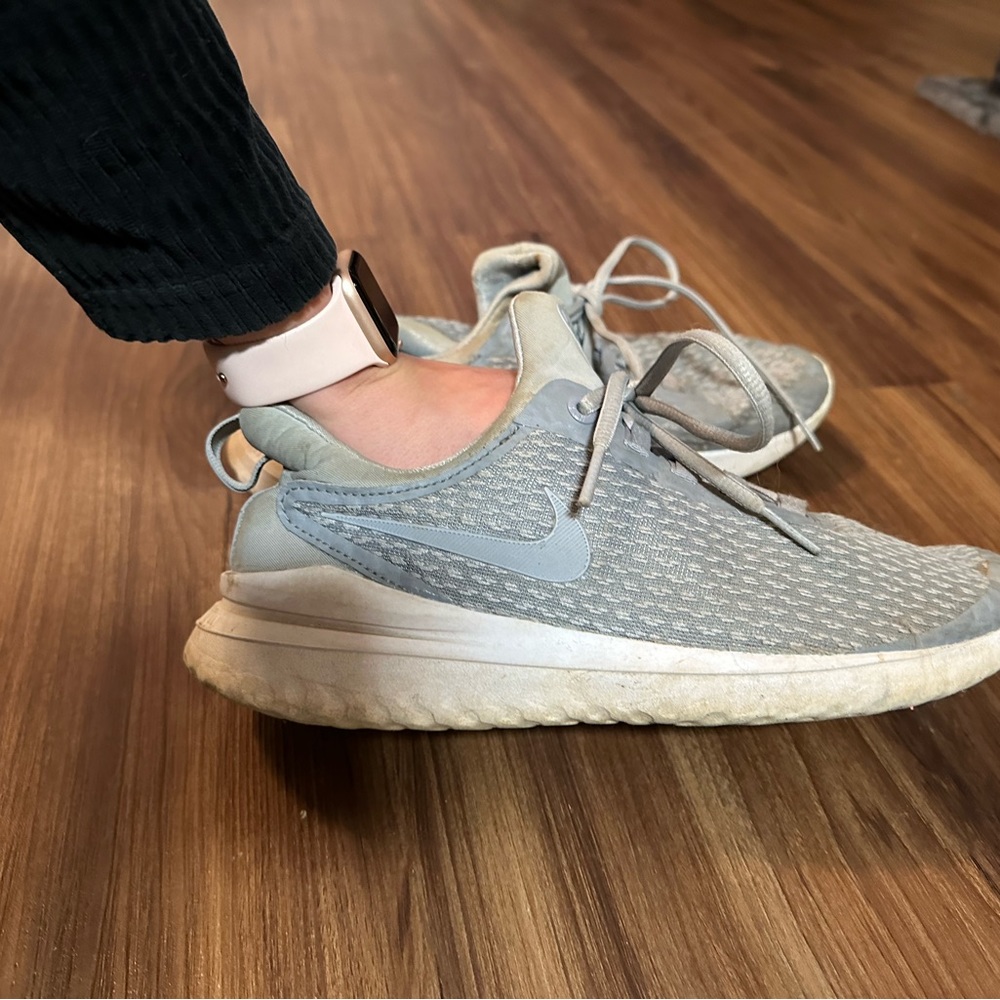 Nike grey tennis shoes
